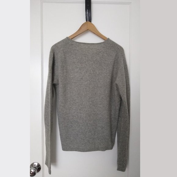 Gray V-Neck Sweater (Medium) - Picture 2 of 4